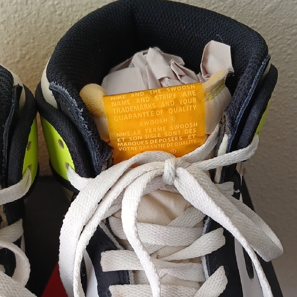 Nike Air Jordan 1 Retro High in Black, White, and Yellow - Picture 10 of 13